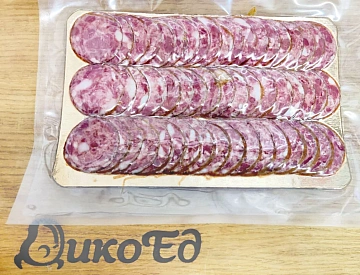 Фото Semi-smoked bear and elk sausage (sliced)