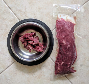 Фото Roe deer meat for cats