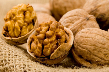 Фото Unshelled walnuts (in shell)
