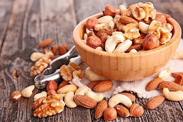 Фото Assorted roasted nuts (almonds, cashews, walnuts)
